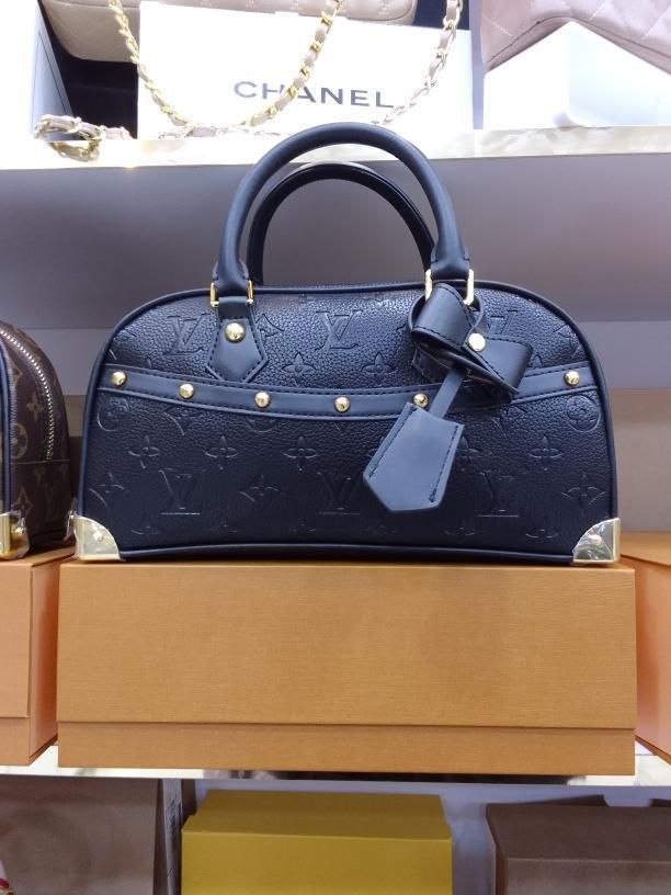 صاك جديد بخامة ممتازة Louis Vuitton 2025