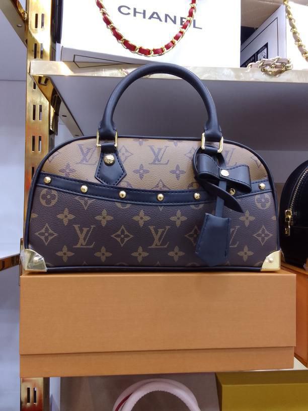 صاك جديد بخامة ممتازة Louis Vuitton 2025